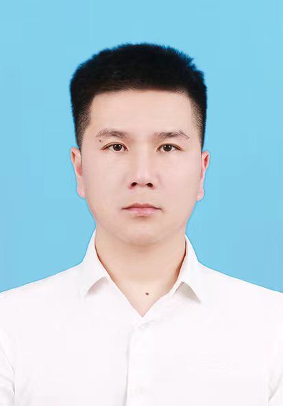 勤廉兼優(yōu)領導干部 廠長閆瑞.jpg